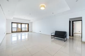 Bright and Spacious Apt w/ Full Sea View