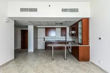 Huge and Bright Apt | Close to Amenities