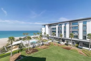 Elegant Apartment with Amazing Sea Views