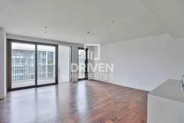 Unique and Affordable Apt with Boulevard View